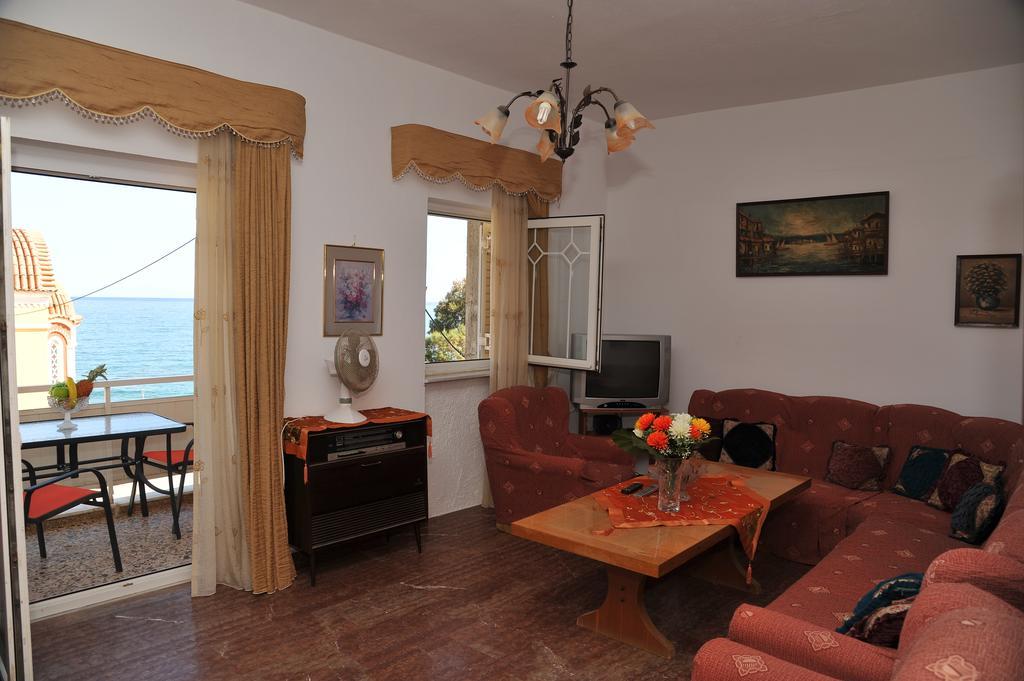 Apartment Froso On The Beach 罗希姆诺 客房 照片